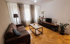 Cosy 2-Bedroom Flat - Fully Equipped
